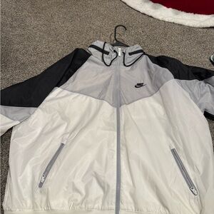 Nike Men's Black and White Windbreaker
